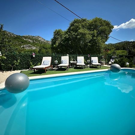 Villa Ivona With Swimming Pool And Jacuzzi Oslje Экстерьер фото
