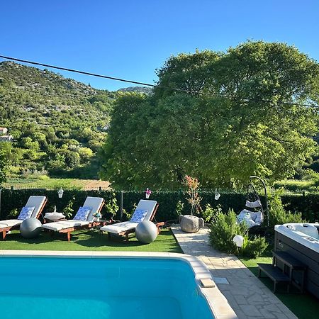 Villa Ivona With Swimming Pool And Jacuzzi Oslje Экстерьер фото