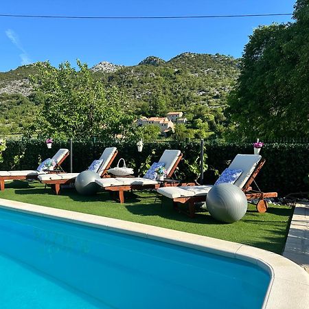 Villa Ivona With Swimming Pool And Jacuzzi Oslje Экстерьер фото