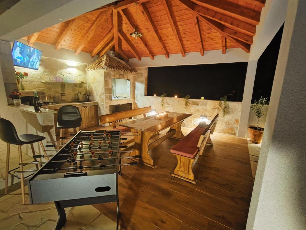 Villa Ivona With Swimming Pool And Jacuzzi Oslje Экстерьер фото