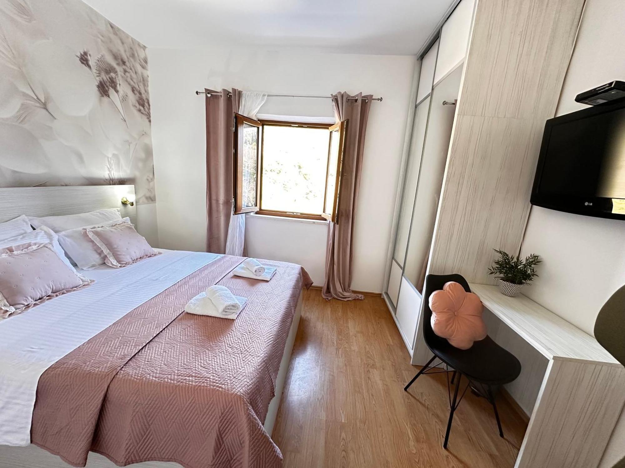 Villa Ivona With Swimming Pool And Jacuzzi Oslje Экстерьер фото