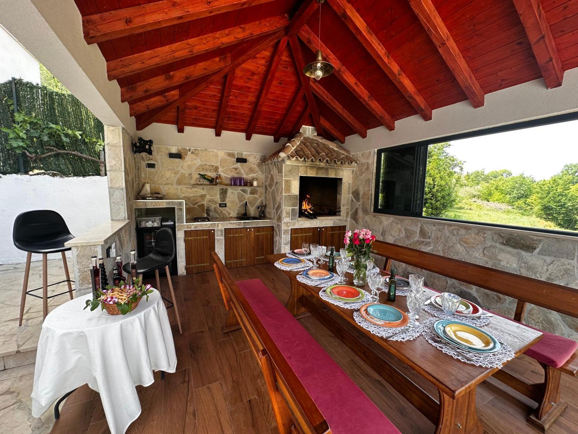 Villa Ivona With Swimming Pool And Jacuzzi Oslje Экстерьер фото