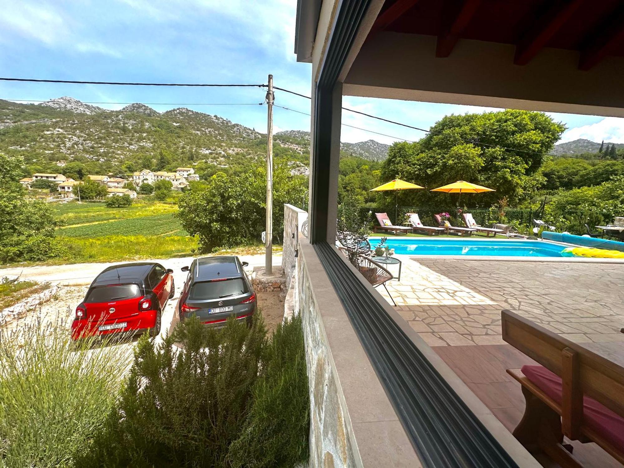 Villa Ivona With Swimming Pool And Jacuzzi Oslje Экстерьер фото