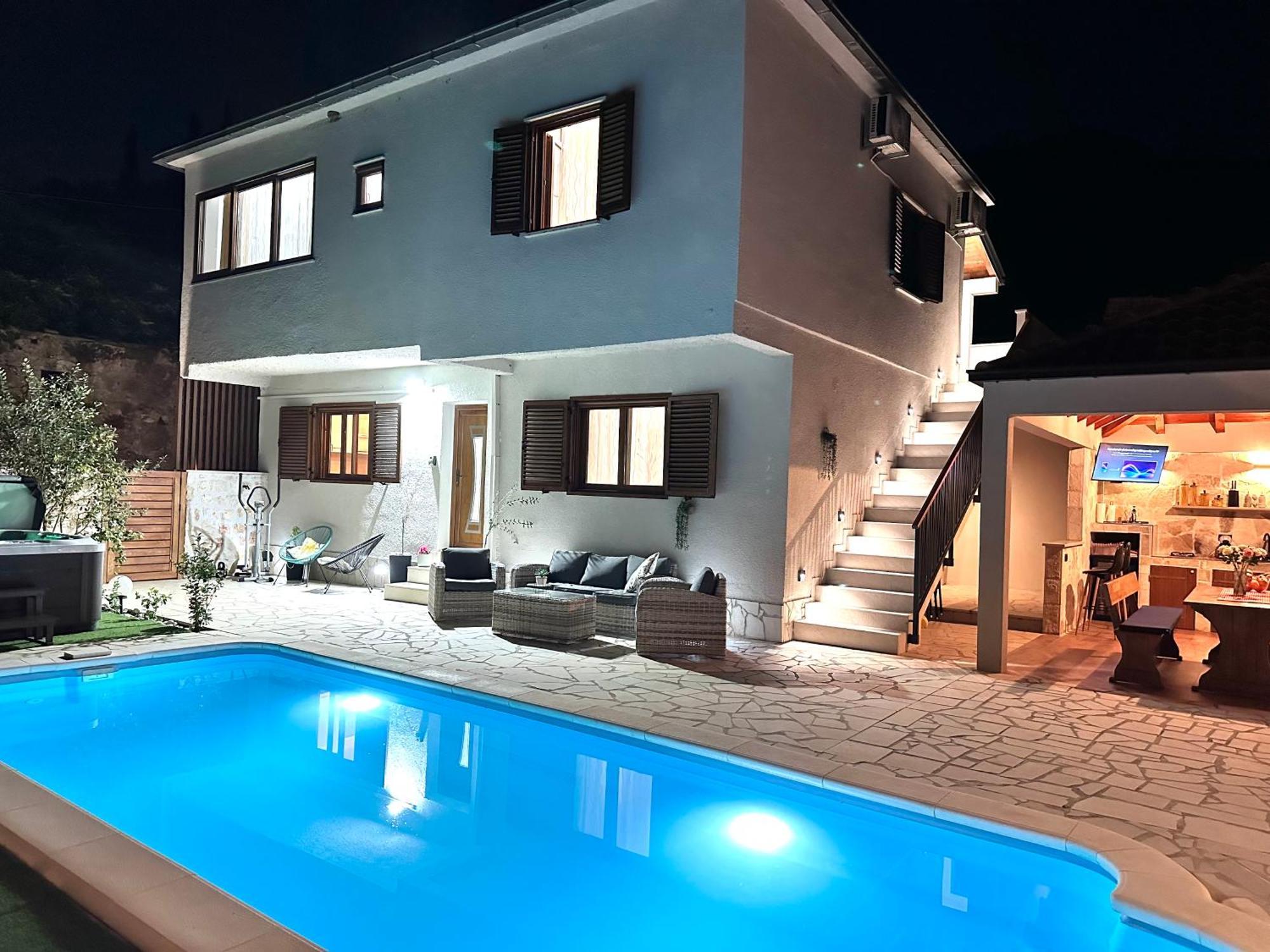 Villa Ivona With Swimming Pool And Jacuzzi Oslje Экстерьер фото