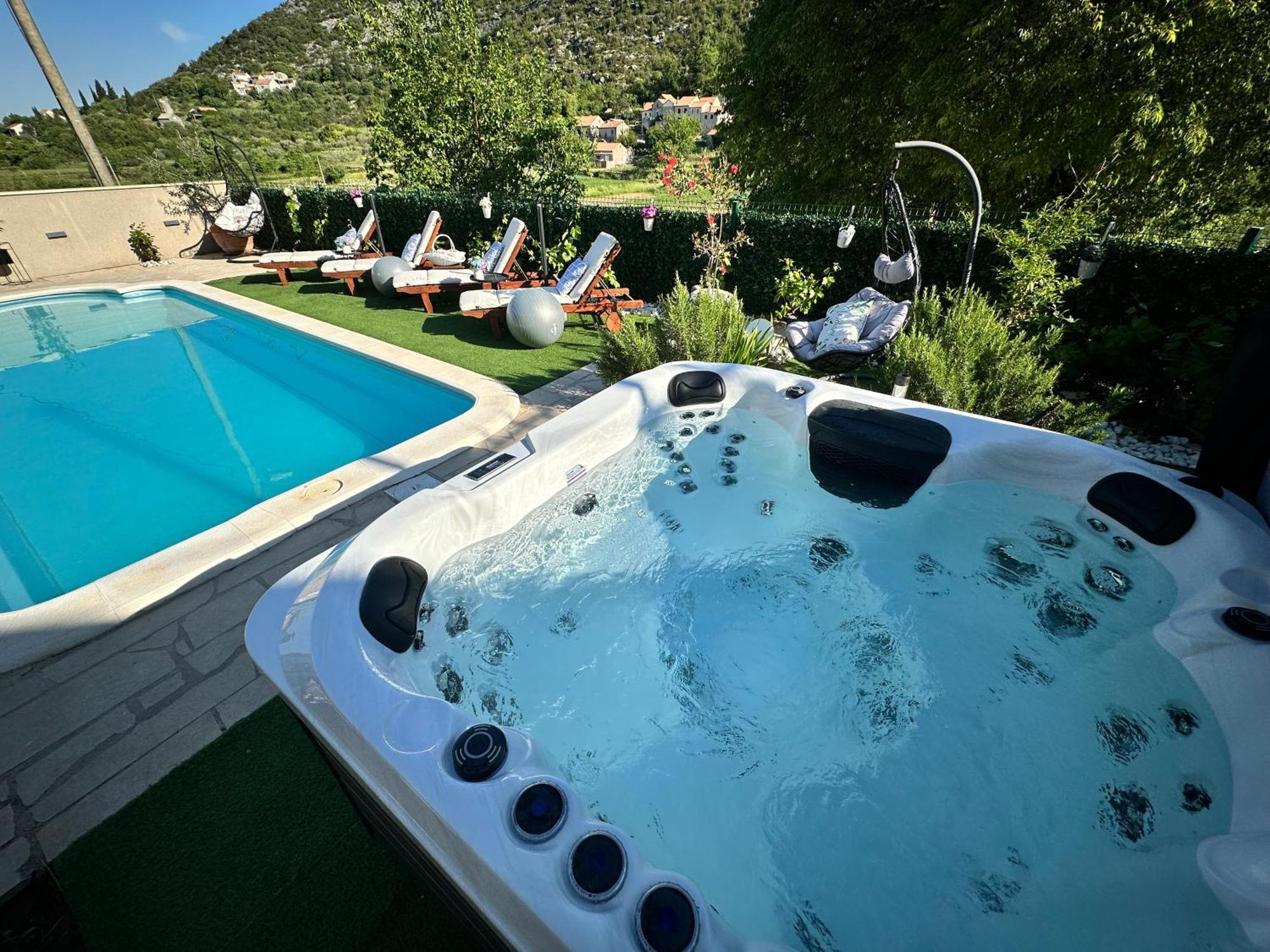 Villa Ivona With Swimming Pool And Jacuzzi Oslje Экстерьер фото